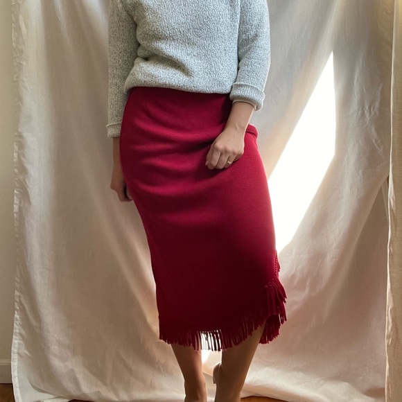 Beautiful Red Fringe Detail Skirt - Picture 9 of 10